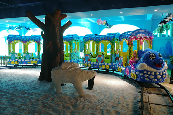 ocean-themed electric train for child in mallocean-themed electric train for child in mall